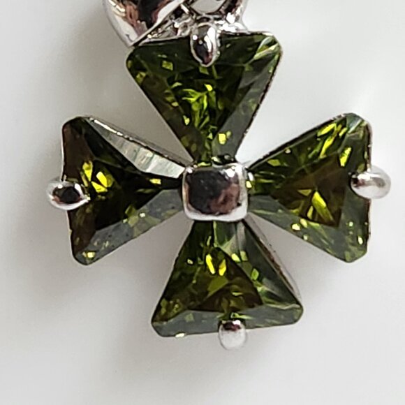 True 90's 18K Cross Clover Peridot Pendant w/ 18" 925 Italy Chain - Picture 4 of 9